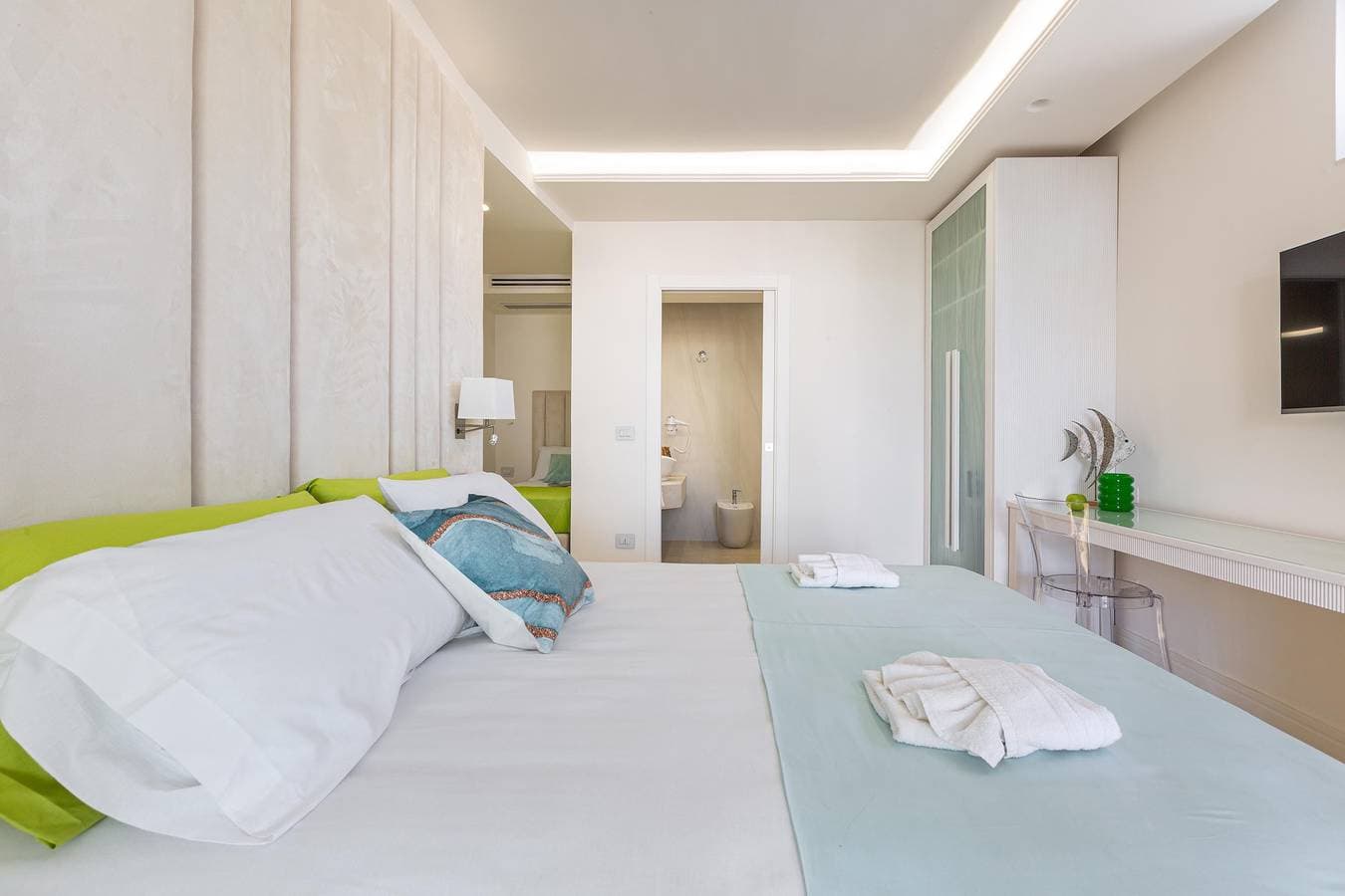 Foto 9 von 18: Zimmer für 3 Personen mit Whirlpool