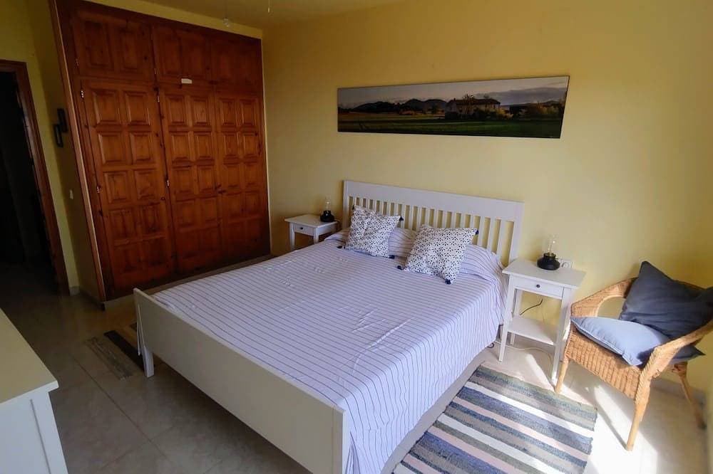Foto 3 von 27: Geräumige Villa mit Pool, Whirlpool und atemberaubender Lage am Mittelmeer