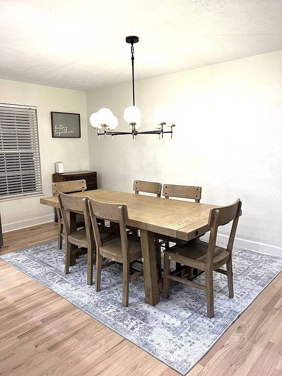 Foto 11 von 13: Hidden Gem - Ideal 4 Bedroom Centennial House