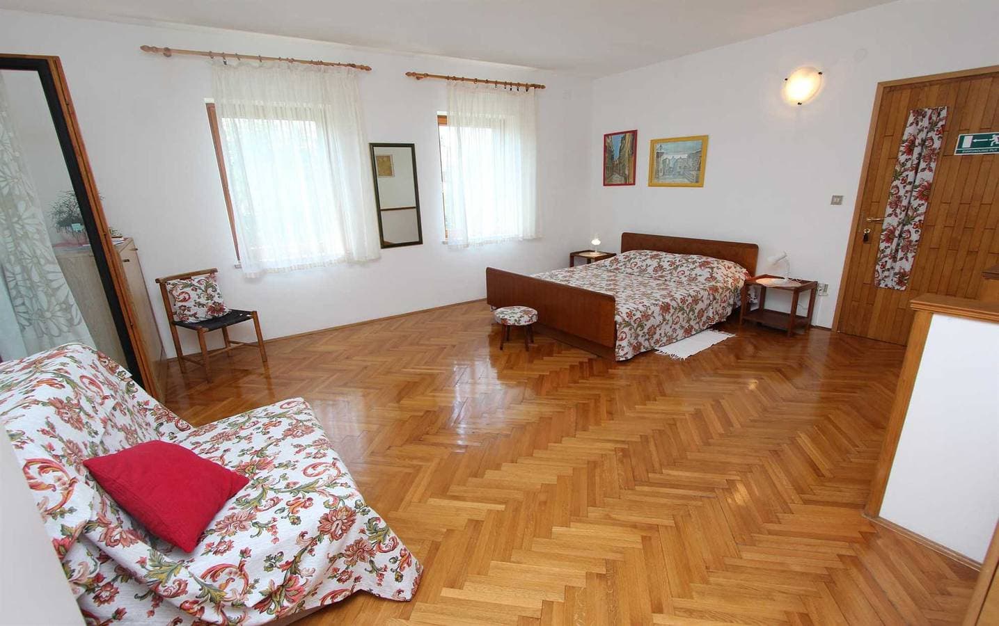 Foto 4 von 19: Mitton  Studiowohnung mit Terrasse (Cademia)