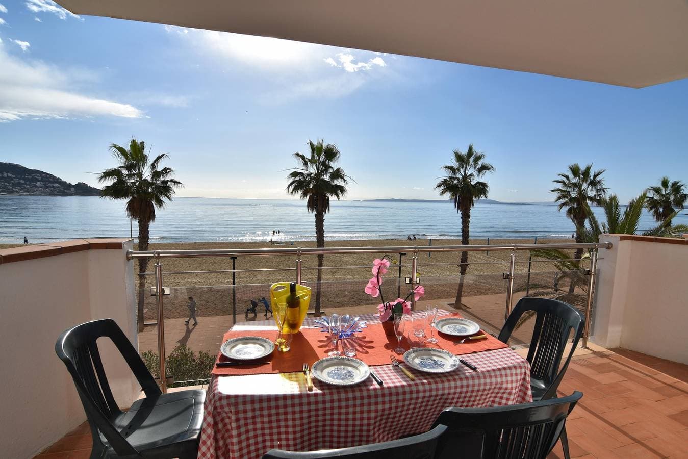 Charmante Wohnung zur Miete in Roses, Costa Brava! 2 Schlafzimmer, 4 Schlafplätze, Meerblick. Buchen... 1