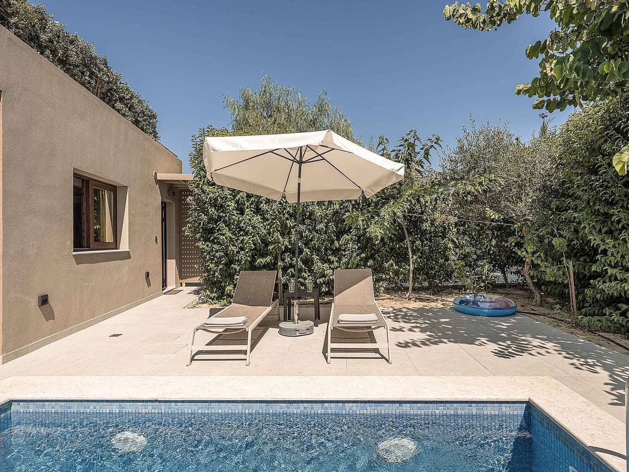 Foto 6 von 32: Villa Anthos |Luxury 1-Bedroom with Heated*  Pool!