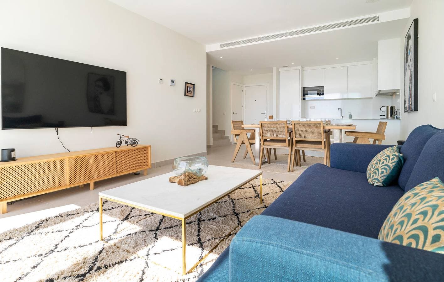 Foto 5 von 18: Apartment mit Meerblick, Pool, Terrasse, Parkplatz und AC