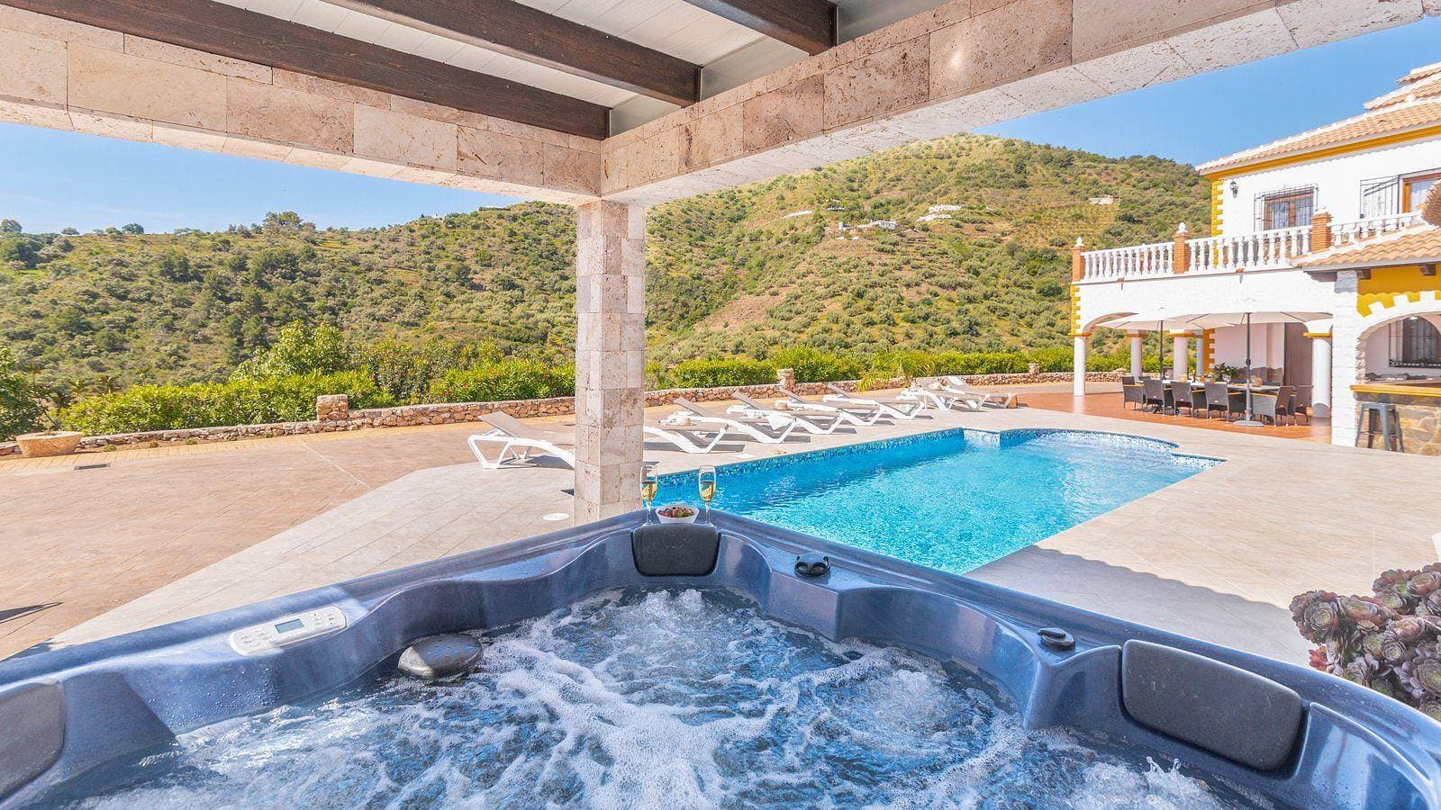 Villa Javier Sayalonga by Ruralidays 1