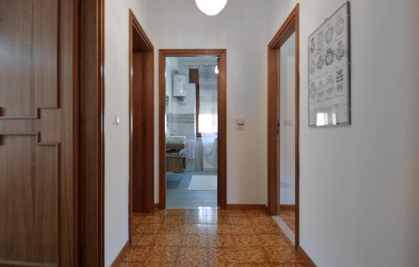 Foto 13 von 21: Modernes Apt mit Terrasse, AC & WiFi, 1.5km zum Strand