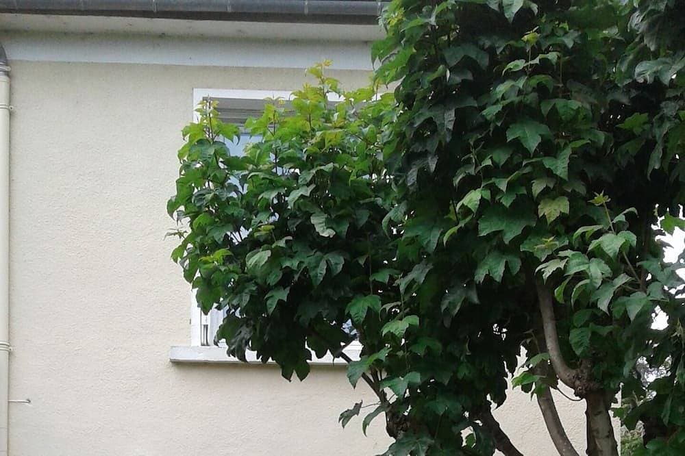 Appartement au Calme Dans un Parc Ombragé 1