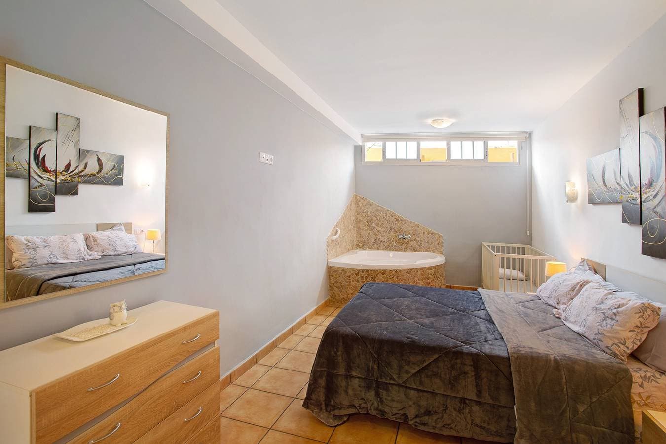 Foto 13 von 20: Ferienwohnung 'Montemar 1' mit Meerblick, Gemeinschaftspool und WLAN