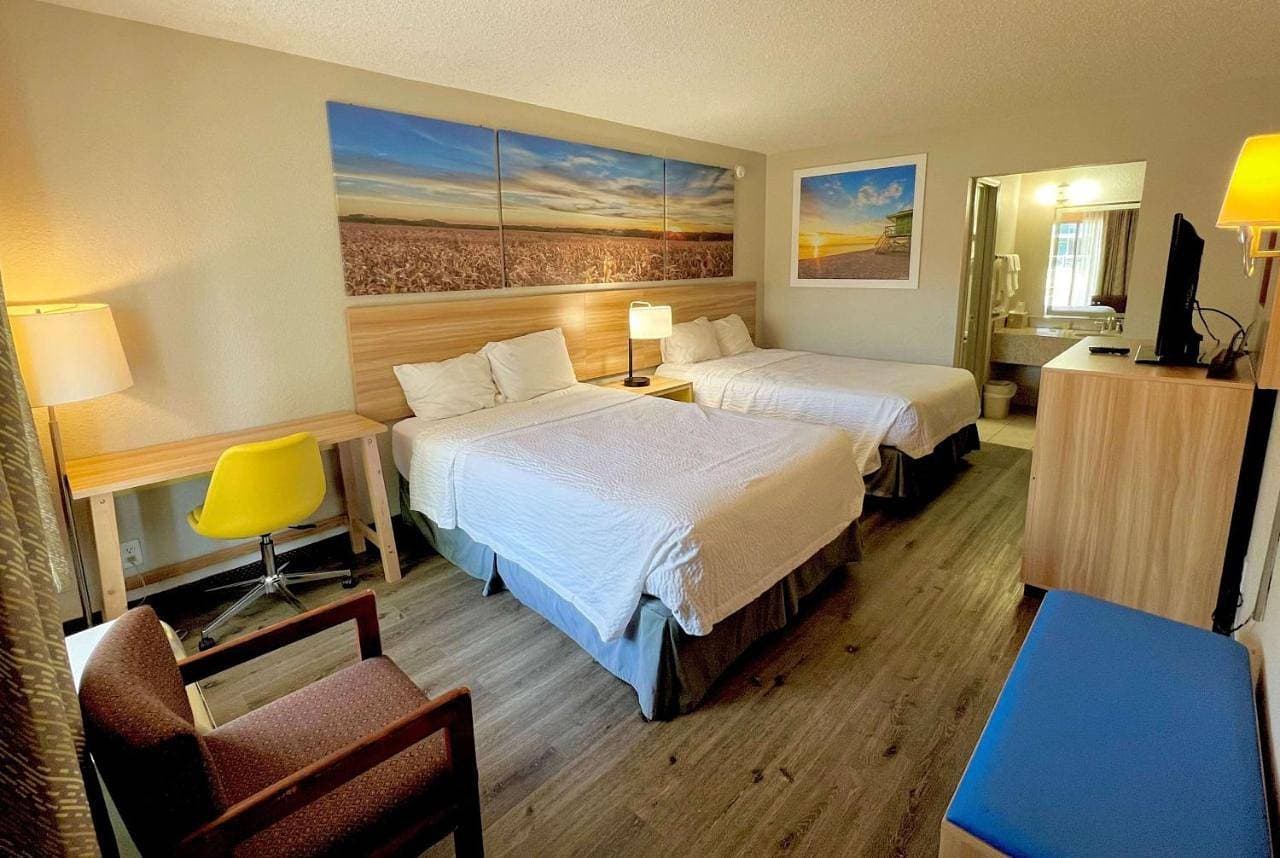 Foto 6 von 8: Standard Double Room with Two Double Beds - Non-Smoking