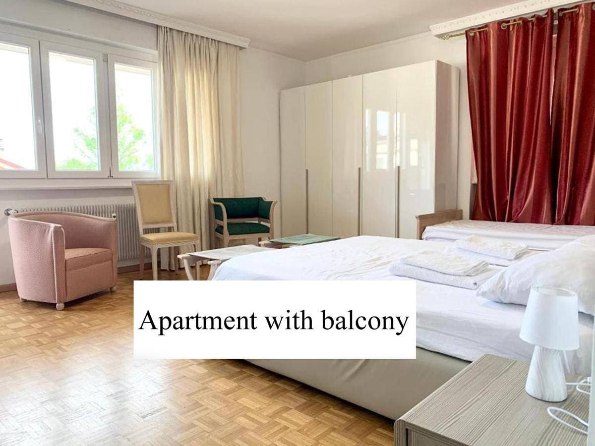 Foto 3 von 17: Two-Bedroom Apartment with Balcony