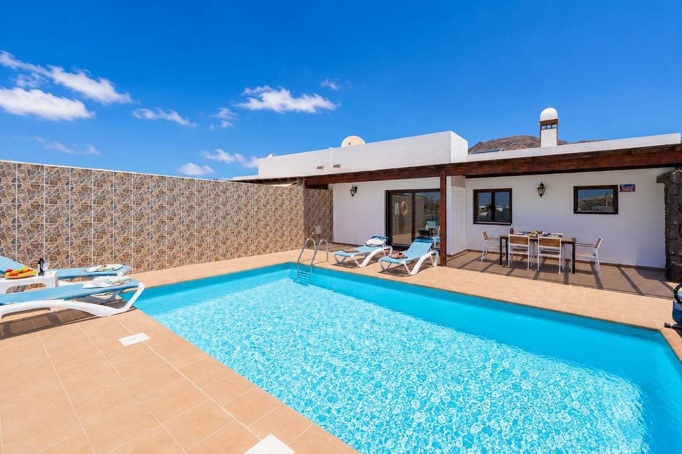 Foto 3 von 21: Villa für 4 Personen mit Terrasse