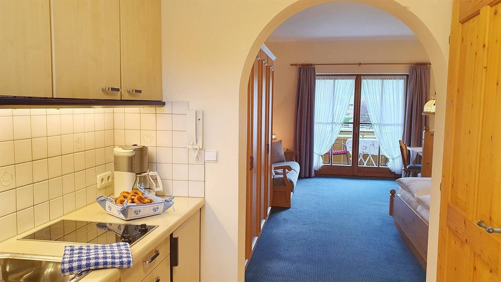 Foto 4 von 15: Ferienwohnung '1' mit Bergblick, Gemeinschaftsgarten und WLAN