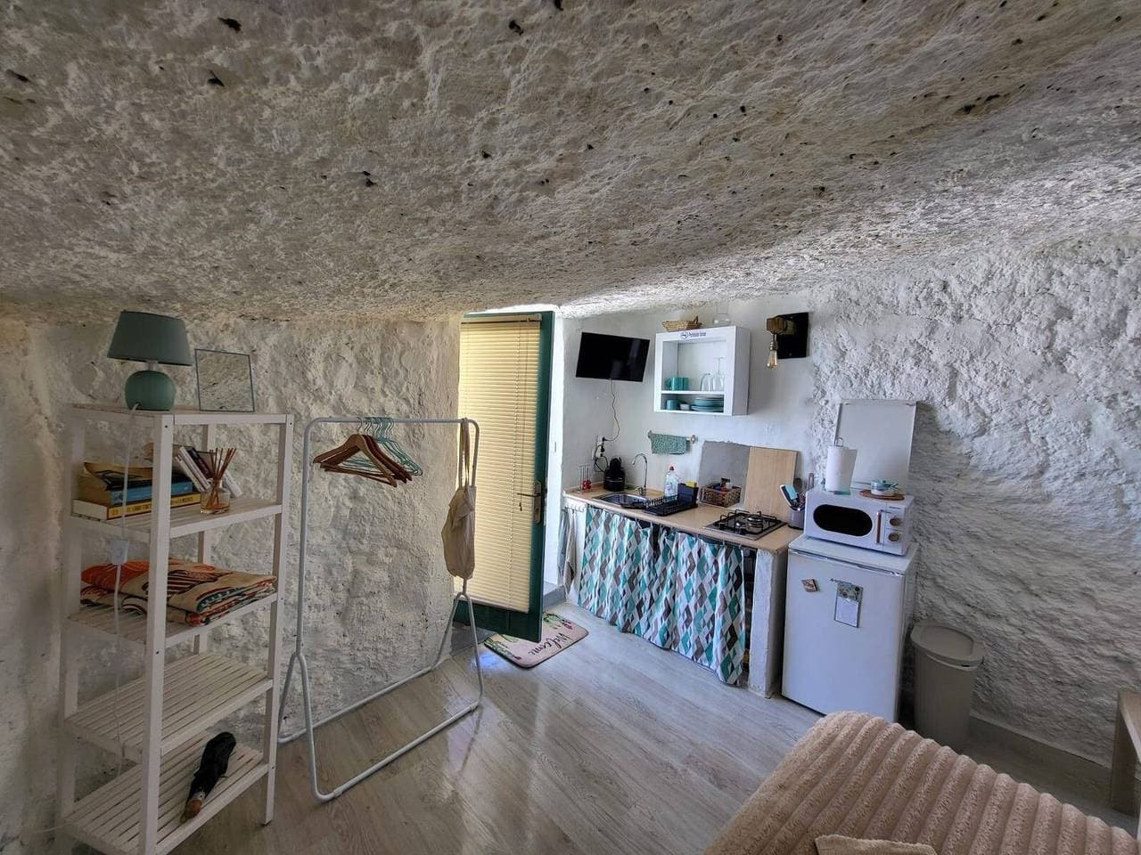 Foto 13 von 27: Ferienstudio „Cueva Sol“ mit Meerblick, Gemeinschaftspool und WLAN