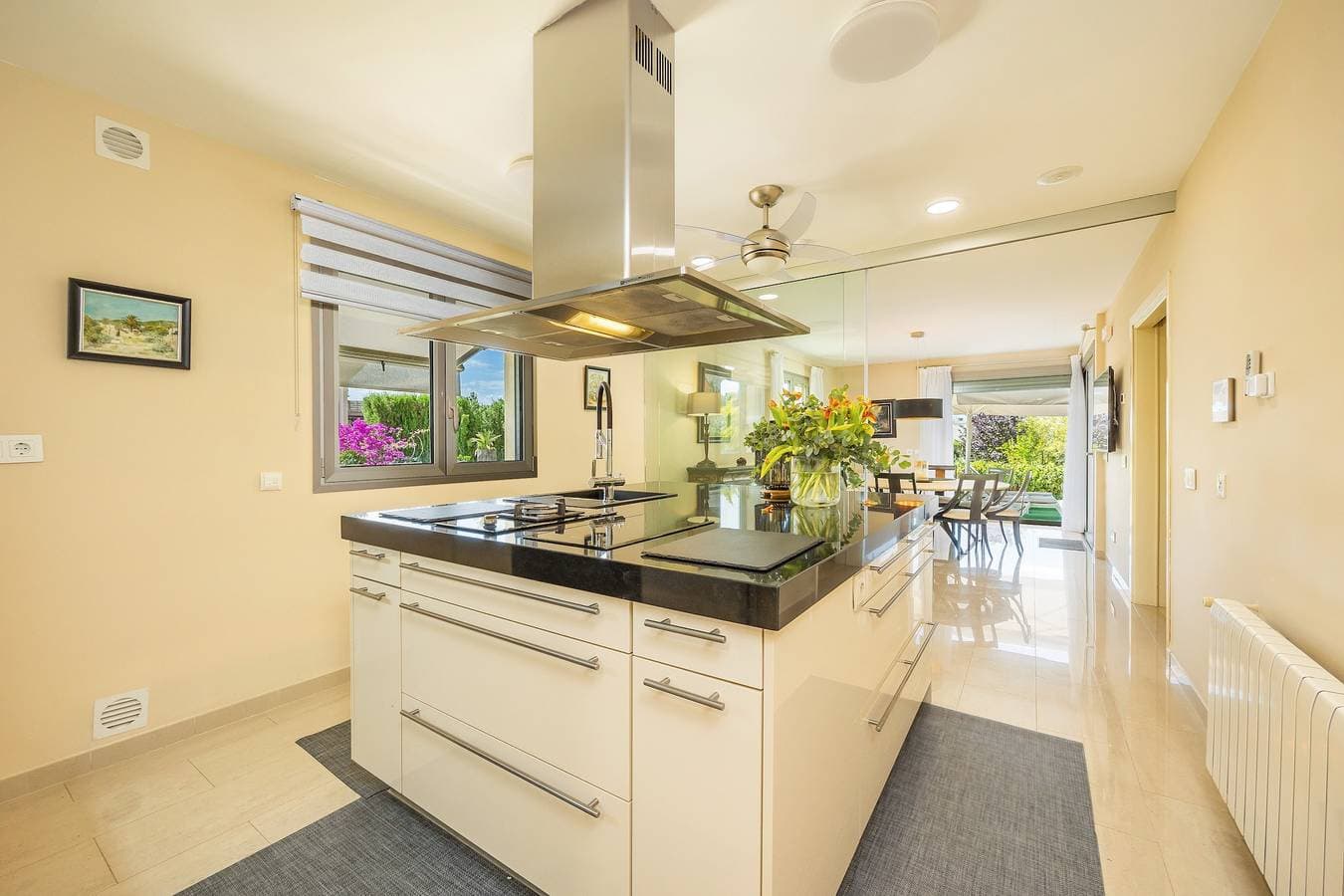 Foto 9 von 31: Villa Bellviure Luxus in Palma: Wohngebiet, privater Pool, Terrasse & WLAN