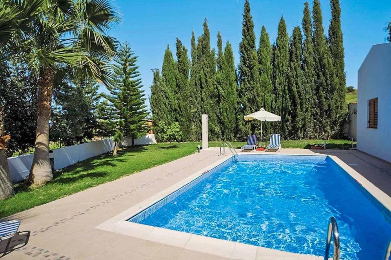Foto 3 von 27: Villa Fostira