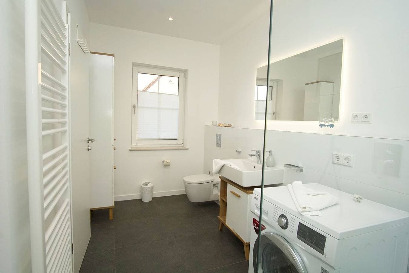 Foto 9 von 21: Moderne Ferienwohnung mit eigener Terrasse - Haus Inselwind FeWo MEERstille