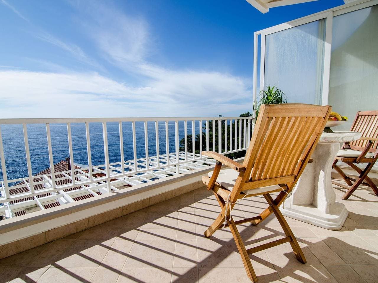 Apartment Paco - Three-Bedroom Apartment with Balcony and Sea View 1