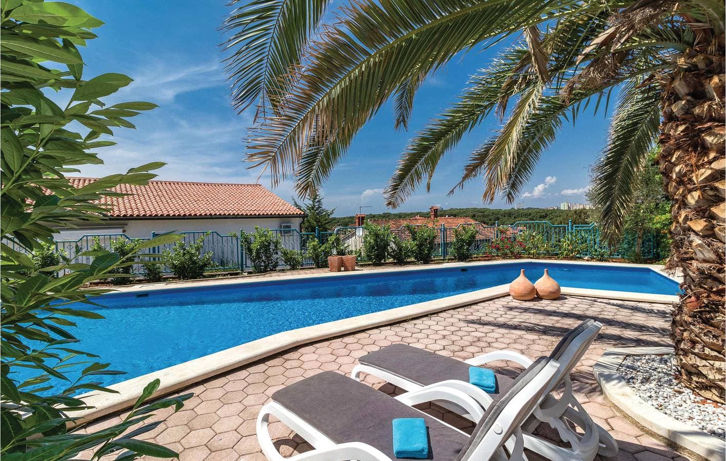 Foto 12 von 55: Gemütliche Ferienwohnung mit Meerblick, Pool, WLAN und Parkplatz – 1,5 km vom Strand entfernt