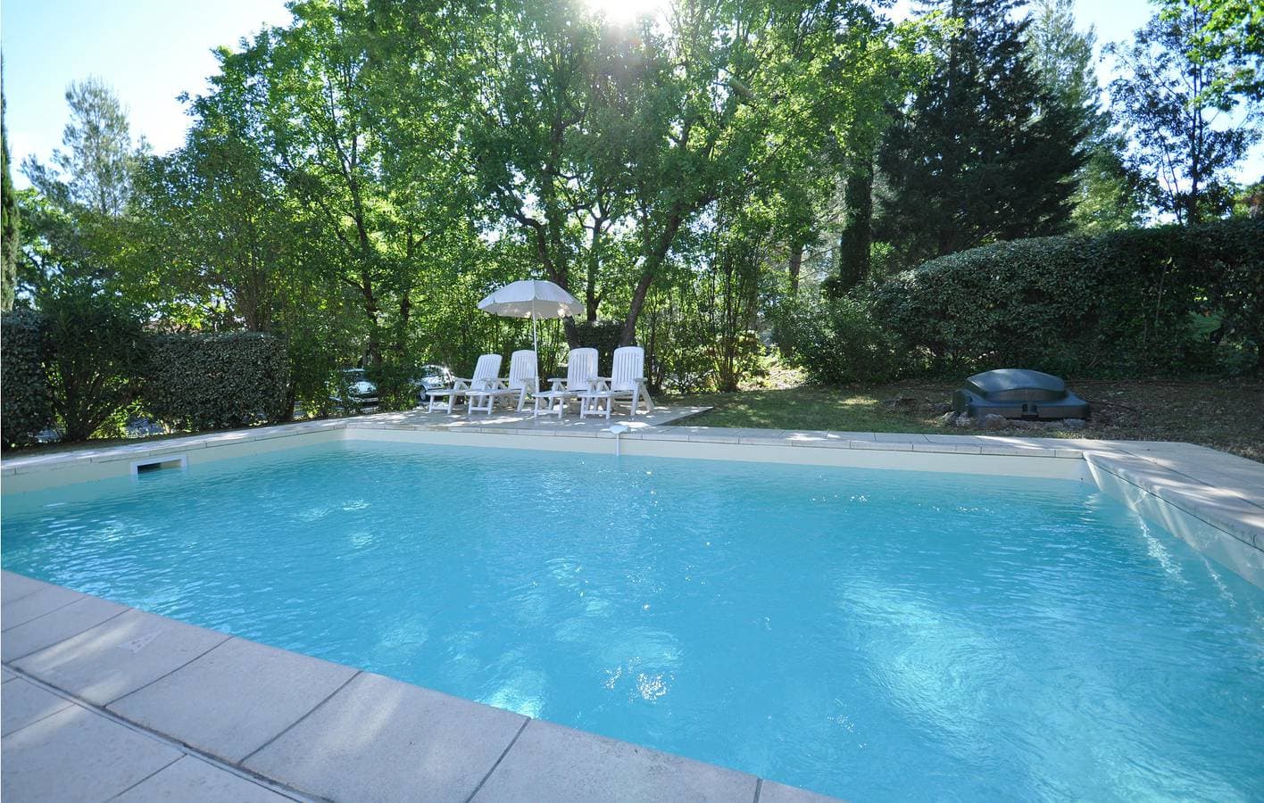 Foto 10 von 25: Poolside Getaway: 120qm mit AC, Parkplatz & WiFi