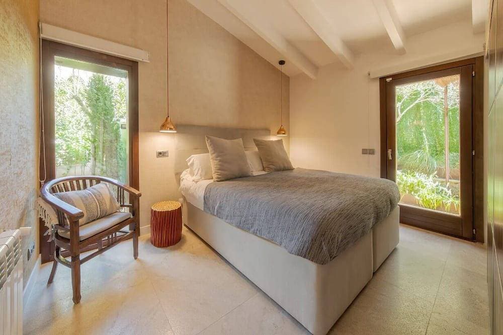 Foto 3 von 30: Atemberaubende moderne Design-Villa am Berg in einzigartiger Lage, Terrassen und Pool