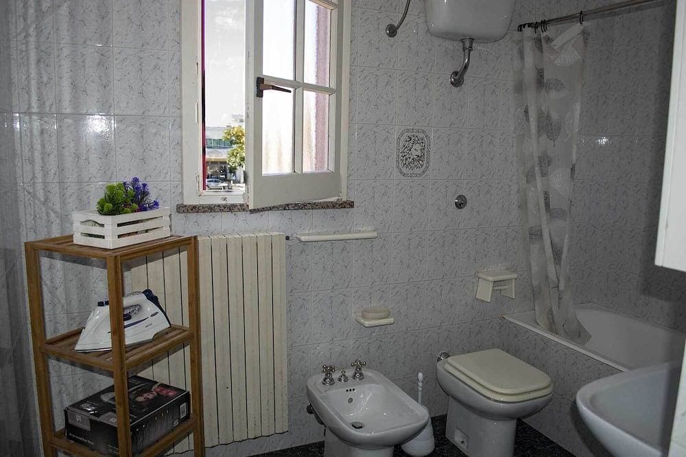 Foto 8 von 24: Hübsche Zwei-Zimmer-Wohnung mit möblierter Terrasse