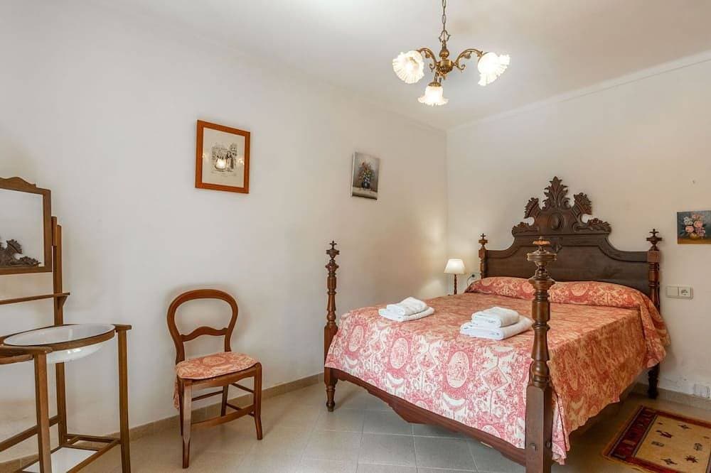 Foto 2 von 30: Schönes alleinstehendes Ferienhaus mit  W-Lan, privatem Pool, TV, Terrasse, Haustiere erlaubt