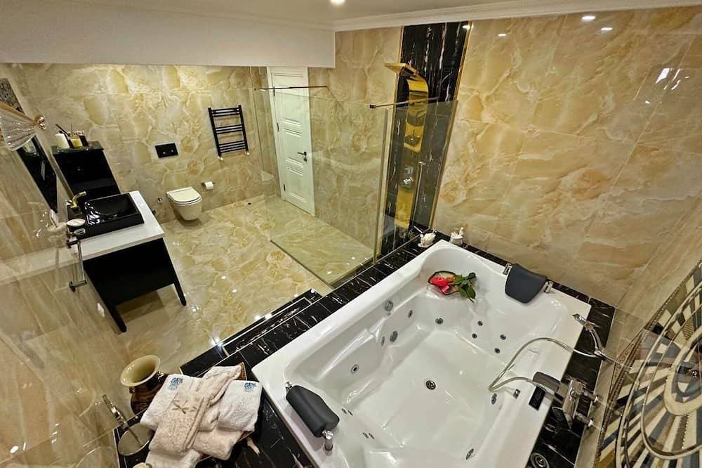 Foto 13 von 30: Cloud Nine by Alara | Luxury Private Pool & Garden Villa