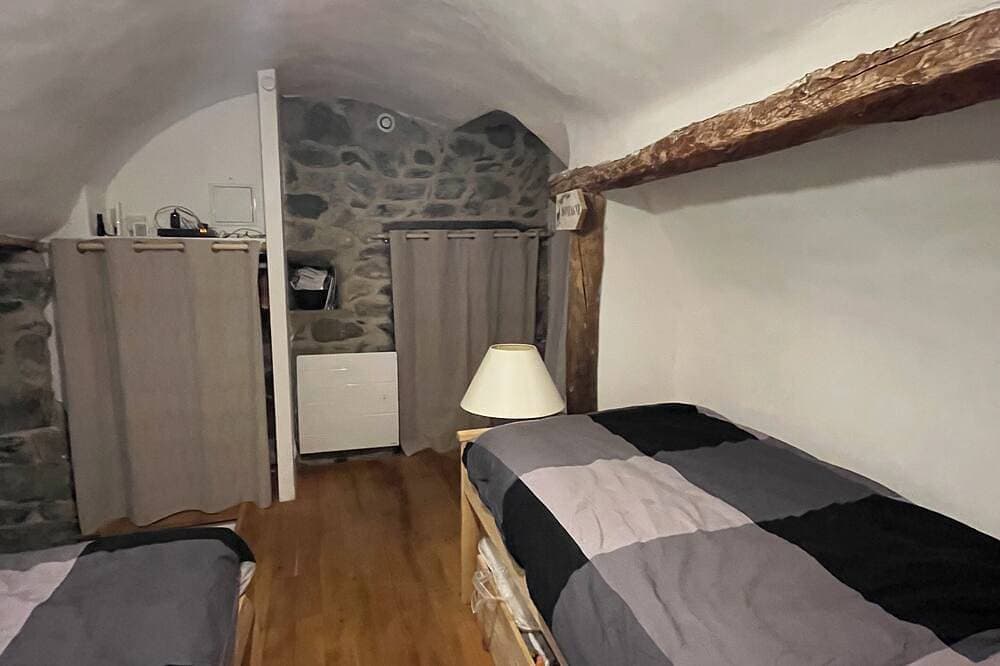 Foto 4 von 27: Charnant Village center apartment with courtyard