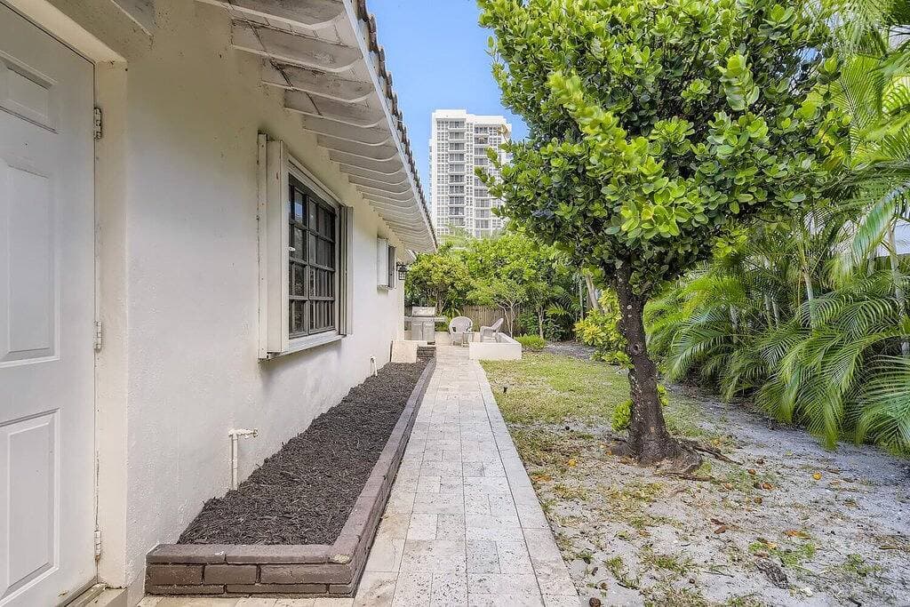 Foto 13 von 39: 🌴🐠🍹Tropical Beachside Pool House!  Live your best life!