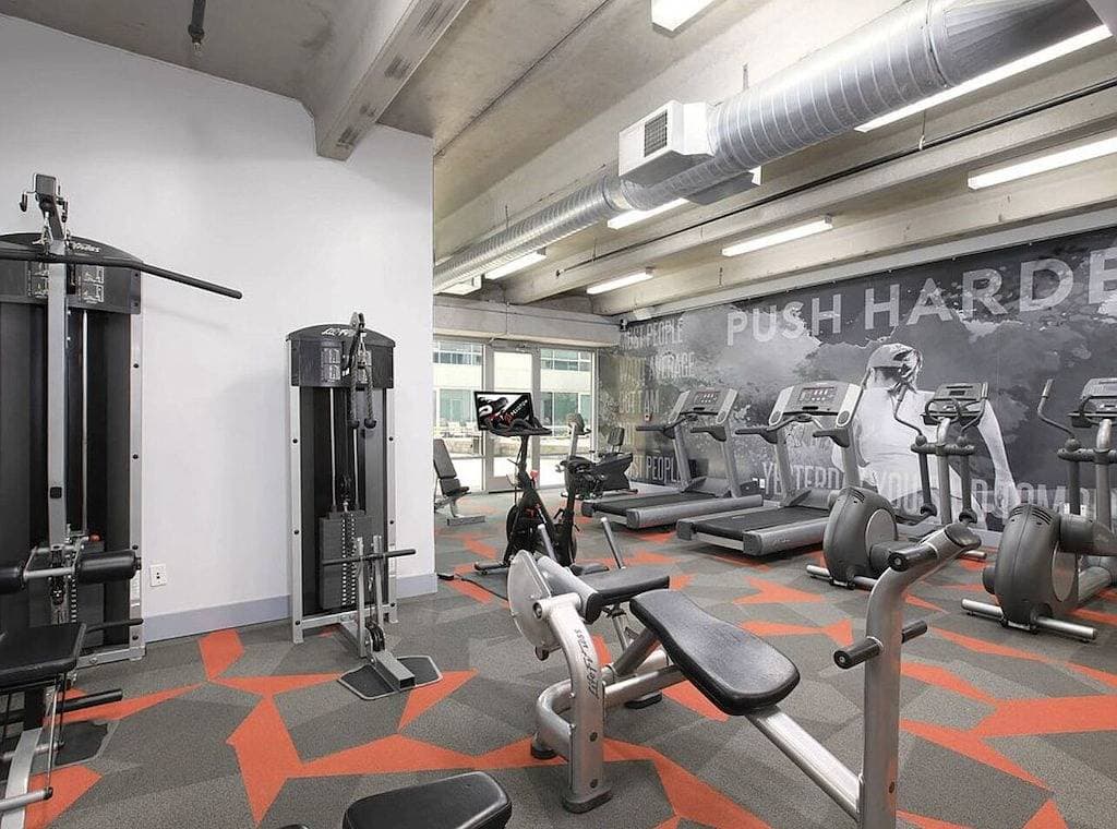 Foto 9 von 24: Modern Industrial loft in Downtown Sacramento