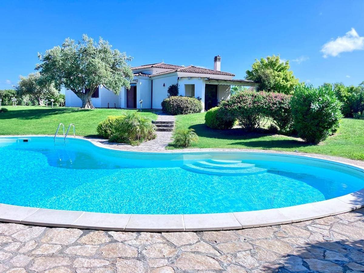 Villa esclusiva con piscina privata e vista mare 1