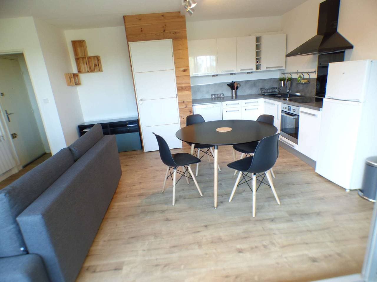 Foto 6 von 10: Renovierte Wohnung, Residenz mit Swimmingpool im Dorf Saint Mandrier