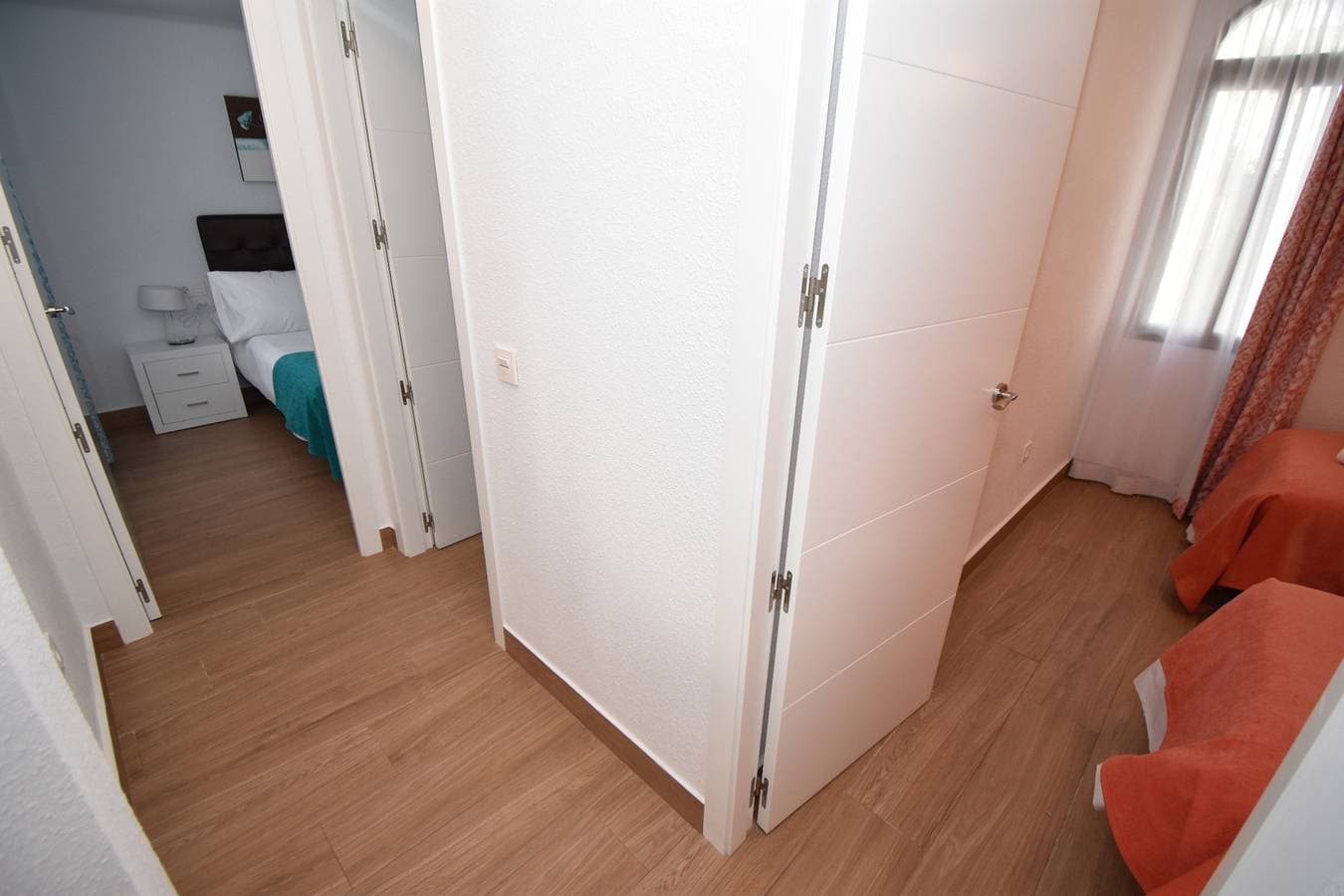 Foto 13 von 22: Modern Apt walking distance to Shops and Beach
