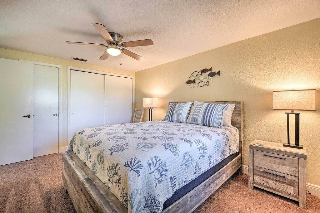 Foto 4 von 32: Riverfront Home w/ Putting Green & Boat Dock!
