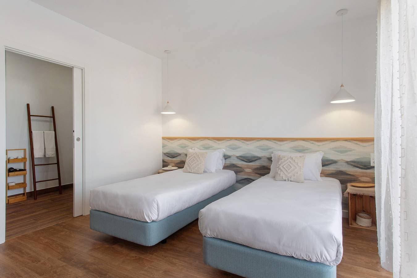 Foto 10 von 38: Zimmer 'Quinta Dos Raposos - Suite Água' mit Gemeinschaftspool, Terrasse und WLAN