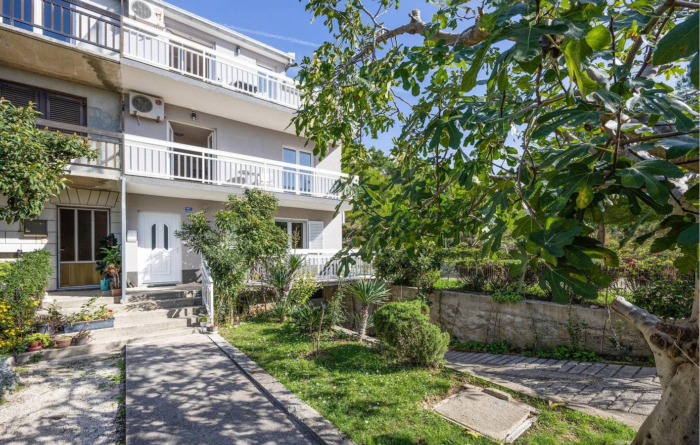 Foto 3 von 23: Modernes Apartment mit Terrasse, Parkplatz und WLAN – 600 m vom Strand entfernt