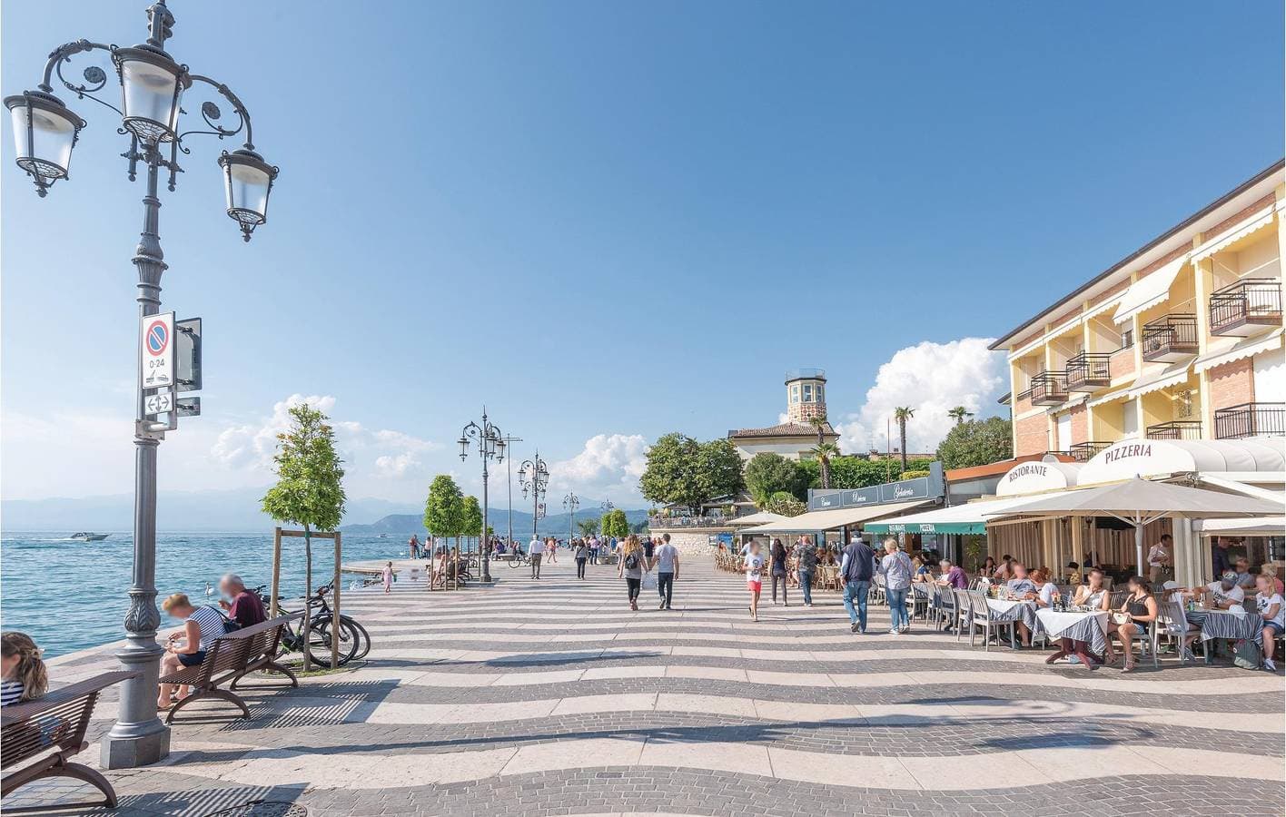 Foto 9 von 21: Rückzugsort am Gardasee - Pool, Terrasse, & Parkplatz (71 Zeichen)