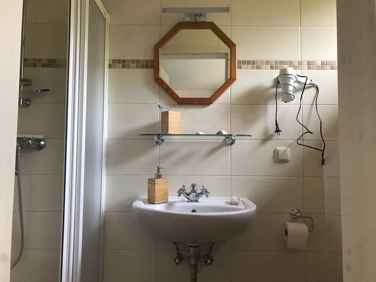 Foto 13 von 13: Alte Schule Nausdorf - Ferienwohnung mit 53 qm, 1 Schlafzimmer, 1 Wohn-/Essbereich, max. für 2 Personen