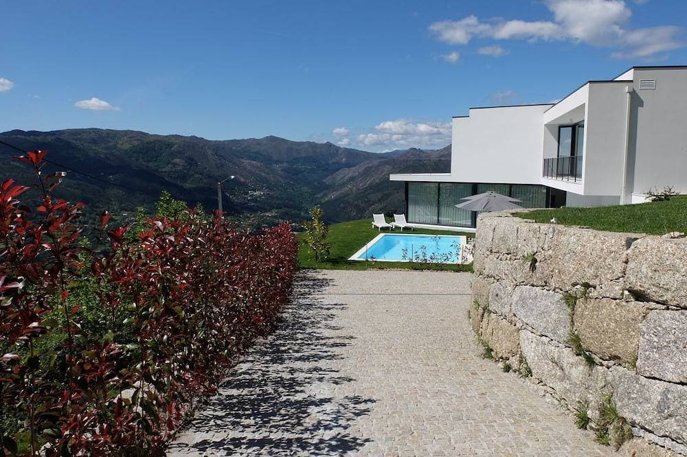 Foto 10 von 30: Modernes Haus mit fantastischem Blick über den Fluss und die Serra do Gerês