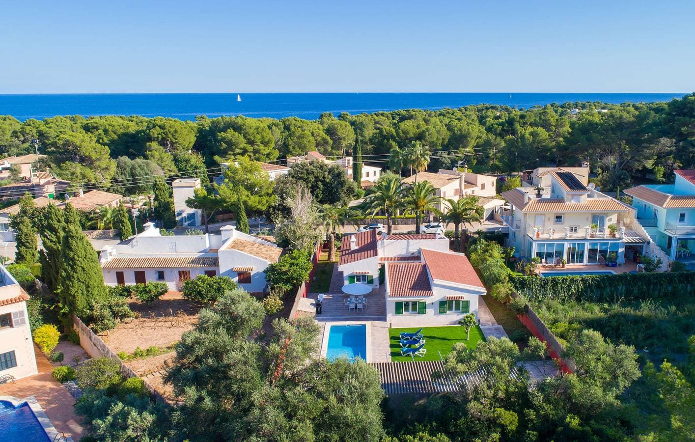 Luxuriöse Strandwohnung mit Pool und Terrasse 1