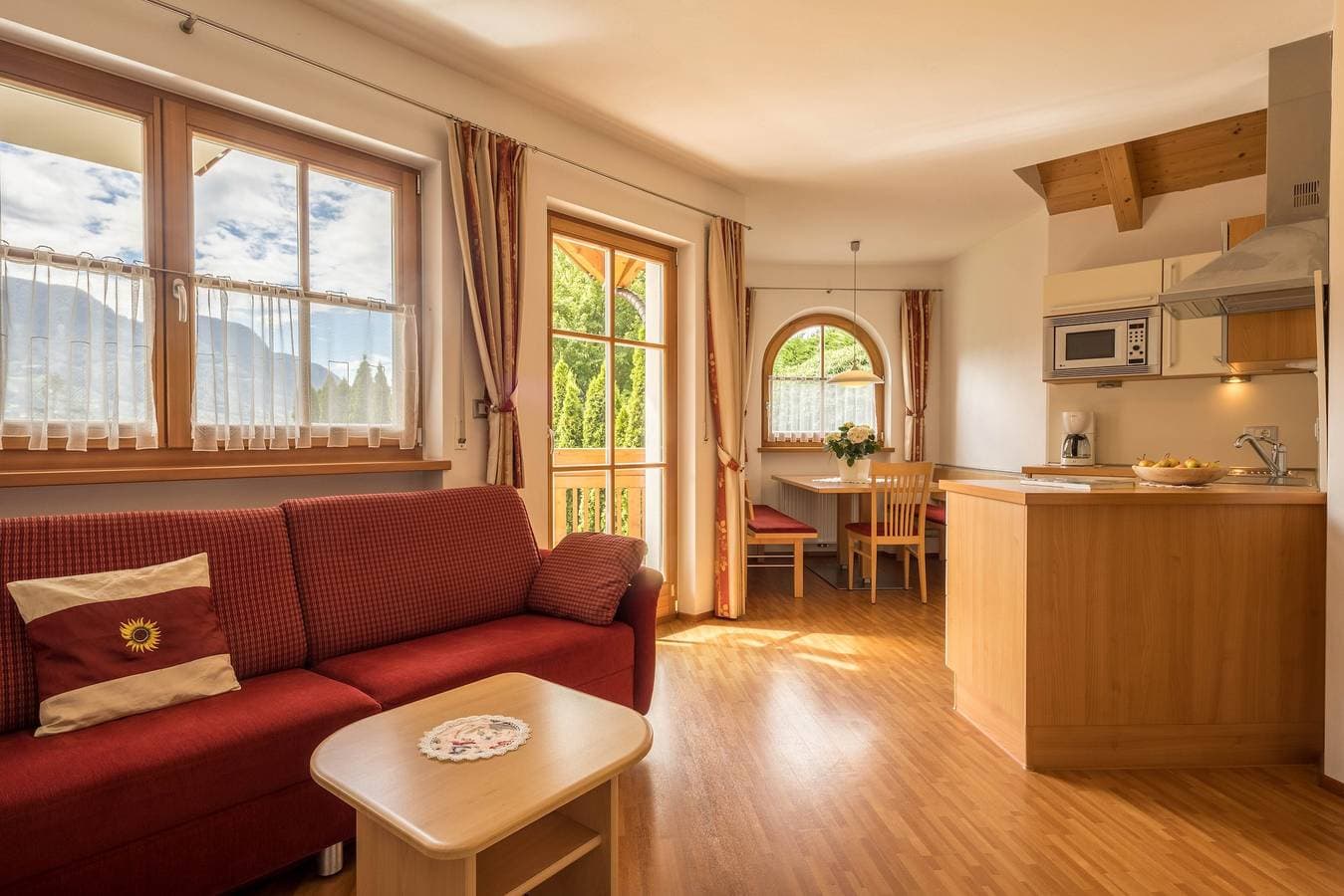 Foto 4 von 23: Ferienwohnung "Tischlerhof" mit Bergblick in Tirol mit voll ausgestatteter Küche