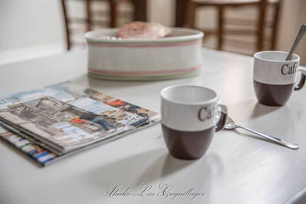 Foto 11 von 12: Romantic and comfy studio at the heart of Old Honfleur - Studio Les Coquillages ♥♥♥♥