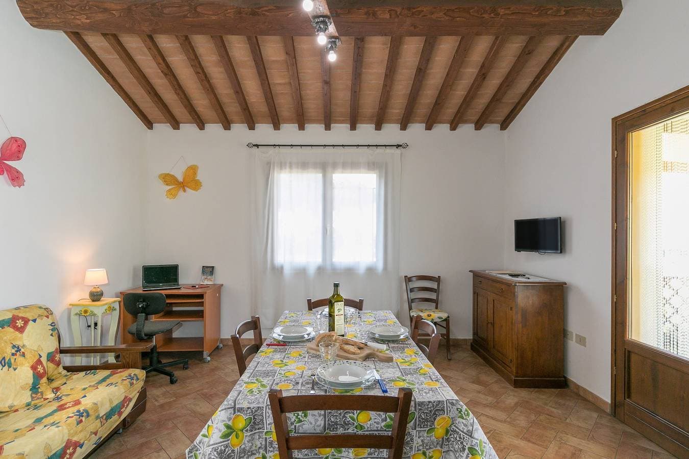Foto 3 von 18: Bauernhof "Il Pino - Mandorlo" mit Gemeinschaftspool, privater Terrasse und WLAN
