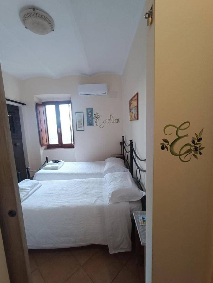 Foto 8 von 10: Small Double Room