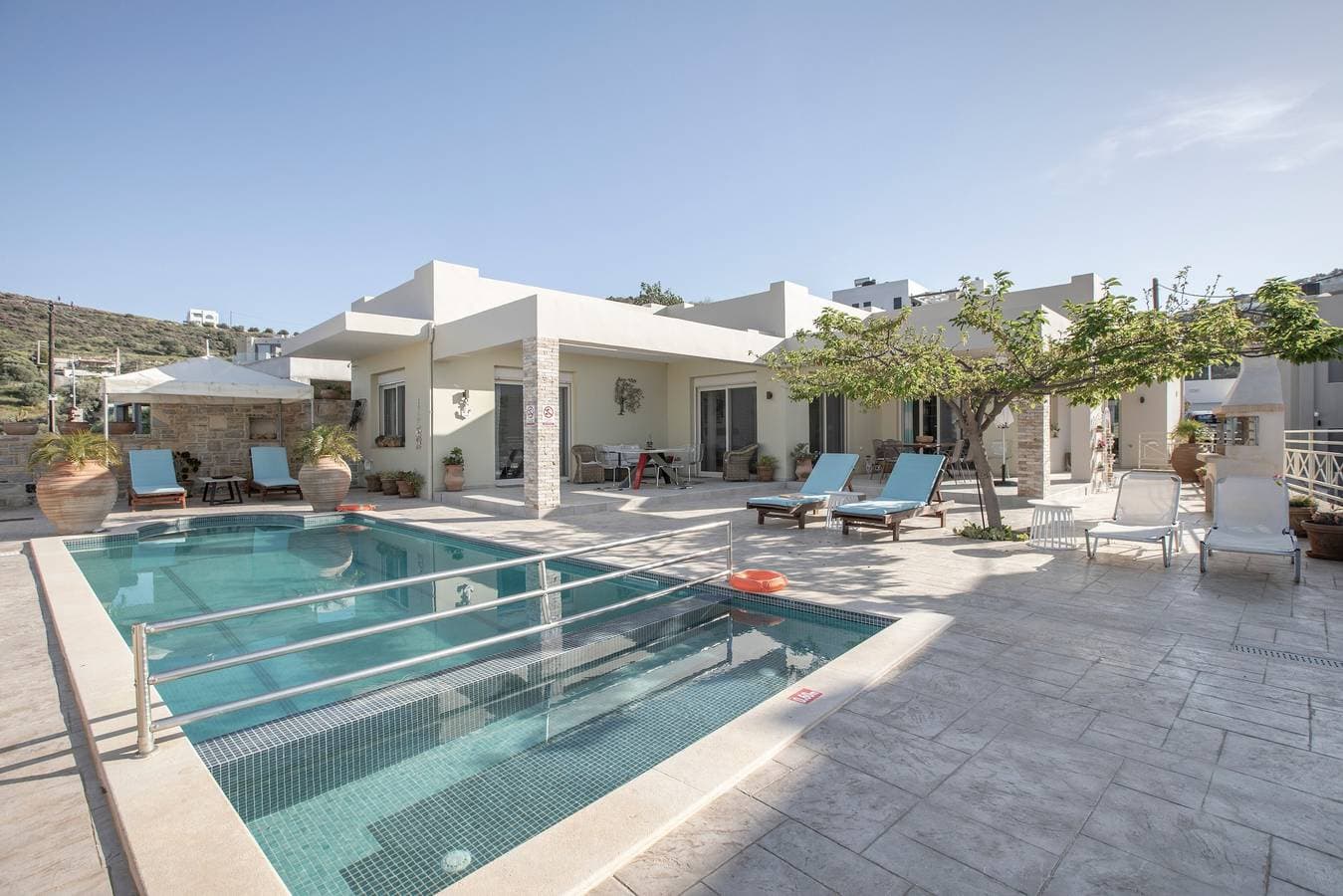 Foto 2 von 39: Villa Urania Kamilari mit Pool, WLAN, Klimaanlage und Terrasse