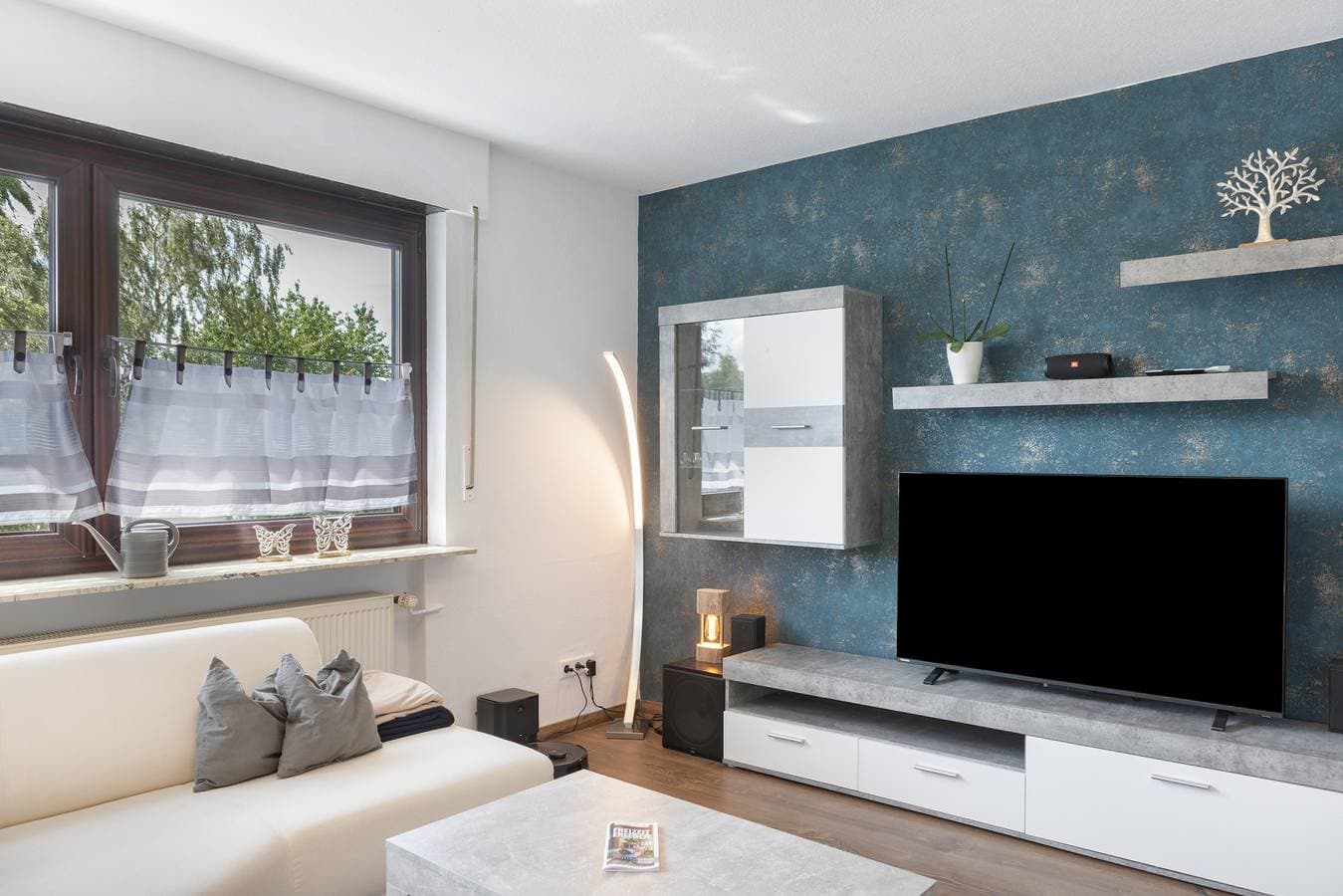 Foto 2 von 24: Ferienwohnung 'Helfensteinblick' mit Bergblick, Balkon und Wi-Fi