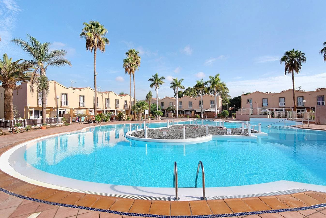 Place Oasis Green Luxury Pool 1