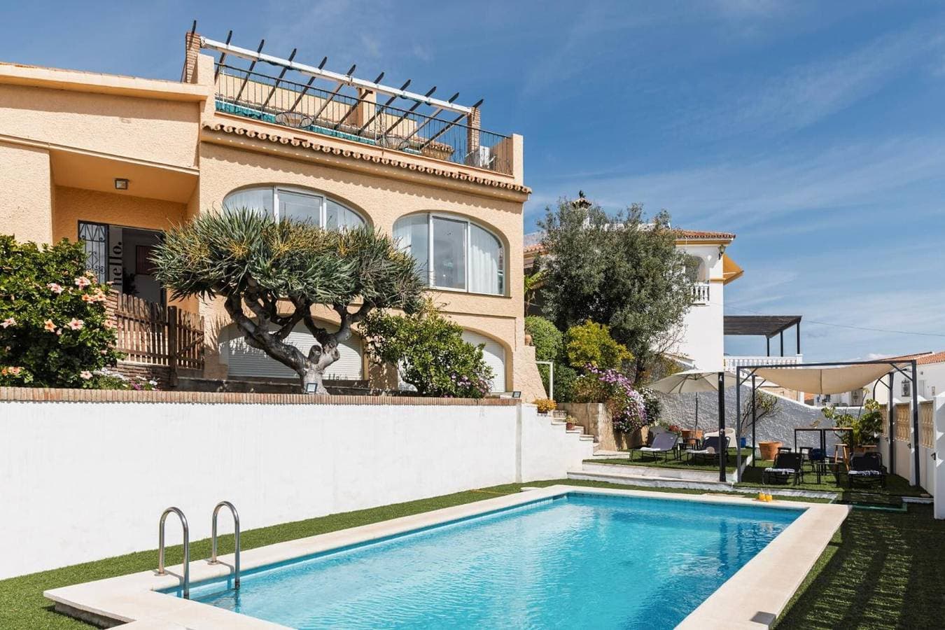 Foto 13 von 42: Villa „Garten mit Pool, Billard“ mit Meerblick, WLAN und Klimaanlage