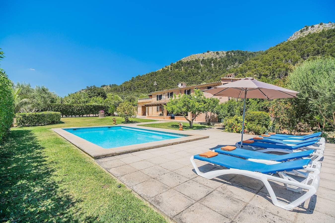 Foto 5 von 27: Villa Cati mit Blick aufs Land, Pool, Garten, Klimaanlage und WLAN
