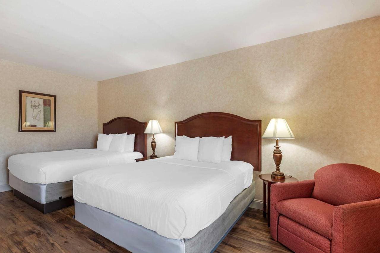 Foto 6 von 8: Business Queen Room with Two Queen Beds - Pool View/Non-Smoking