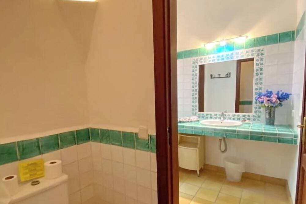 Foto 10 von 24: Wunderbare 4-Bett-Villa mit privatem Pool im Zentrum von Cala D'Or, 5 Minuten zu Fuß zum Strand